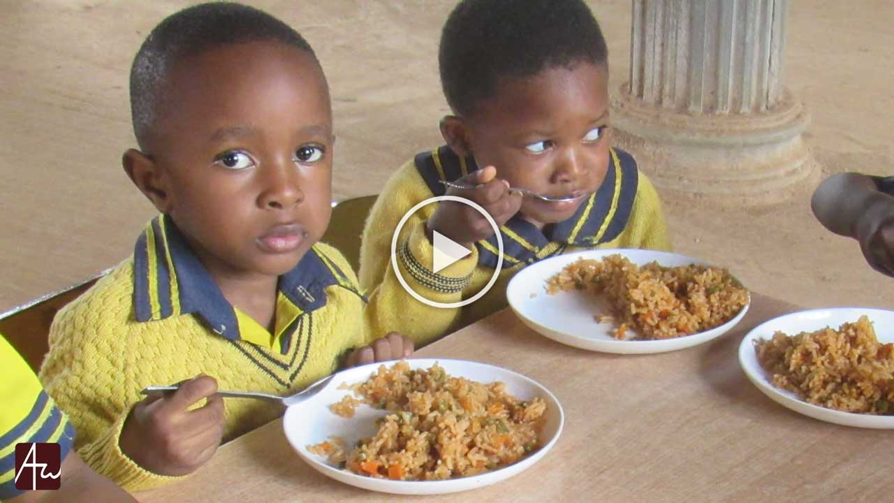 Στην Εκκλησία χωρούν οι πάντες - Κοινωνία - Απαρχή